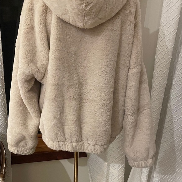 Truth by Republic Faux Sherpa Large EUC Amazing Cozy Cream Fuzzy Hoodie - Picture 9 of 16